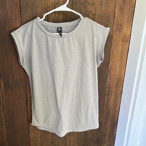 Mountain hardware gray top